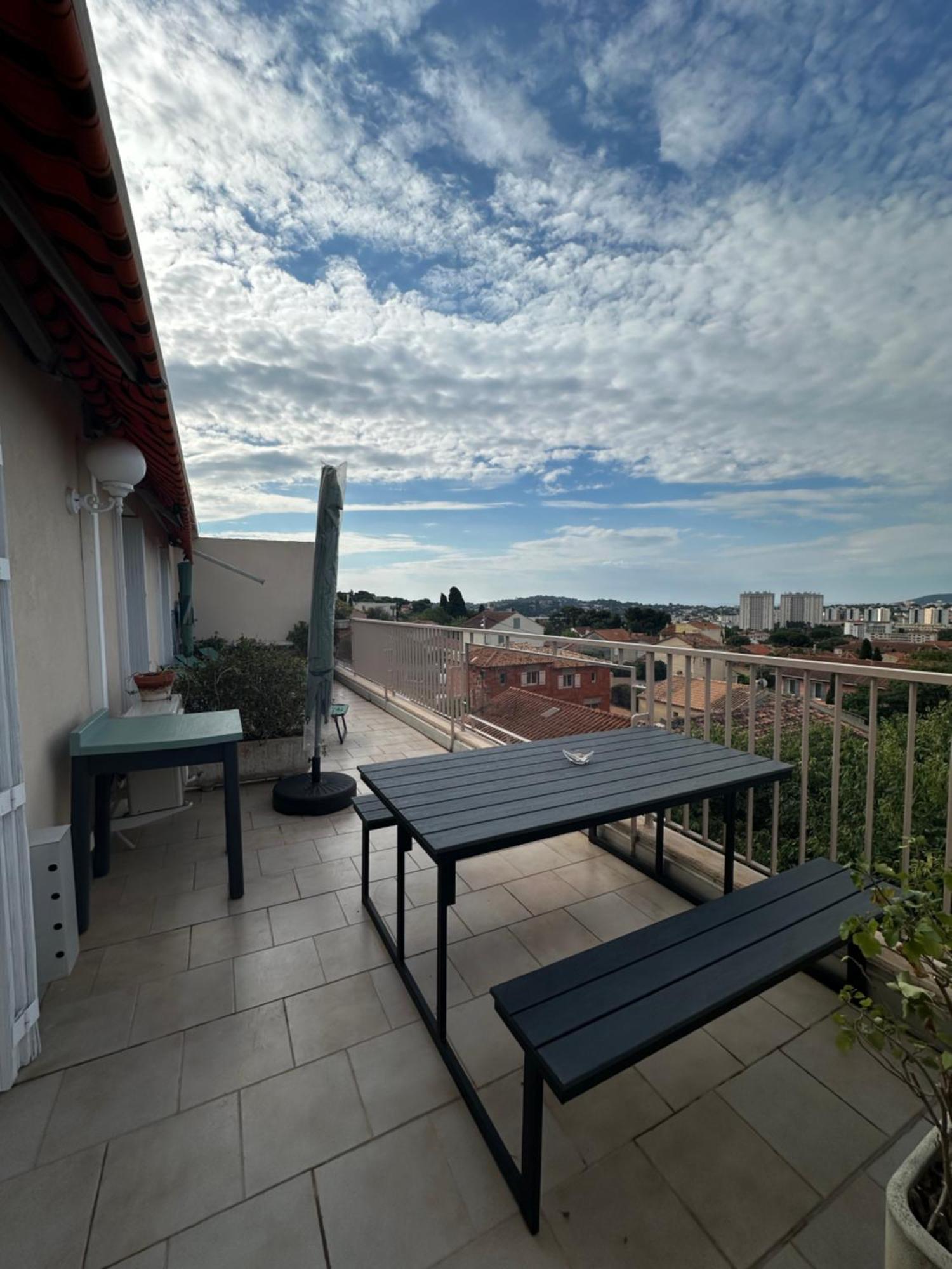 T4 Avec Terrasse Et Garage Prive Apartment Toulon Exterior photo