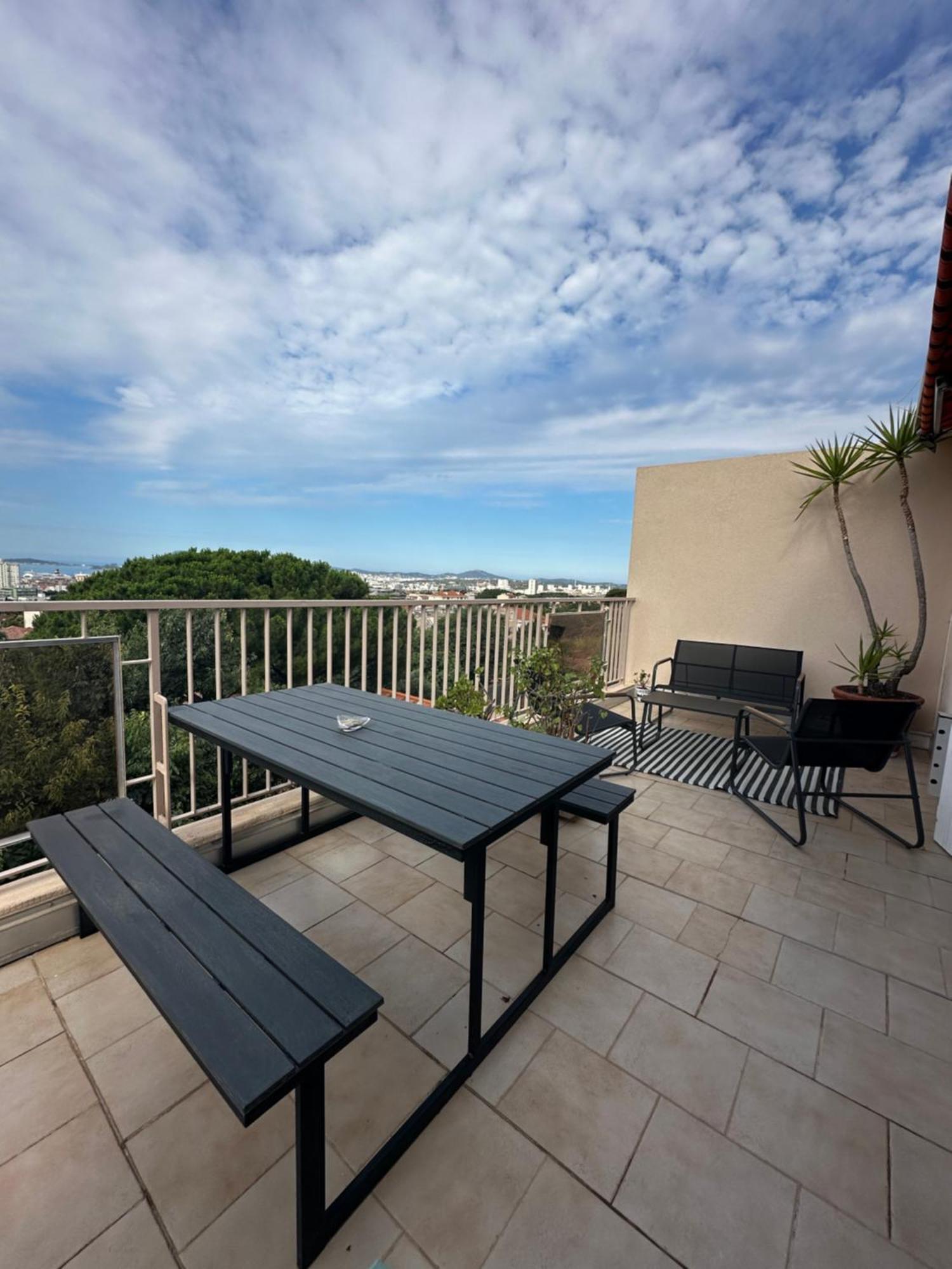 T4 Avec Terrasse Et Garage Prive Apartment Toulon Exterior photo