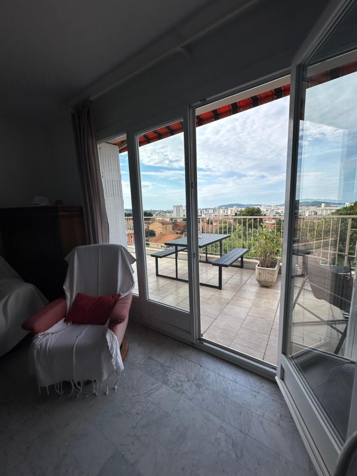 T4 Avec Terrasse Et Garage Prive Apartment Toulon Exterior photo